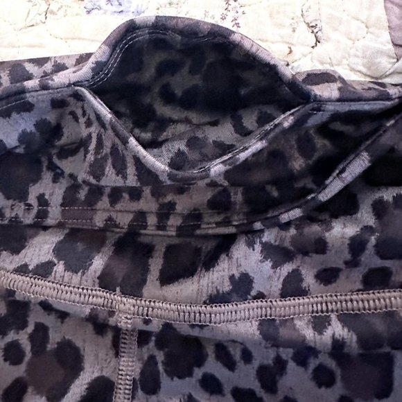 GAPFIT High Rise Dry Wicking Compression Cropped Leggings Size Small Petite - Picture 4 of 6